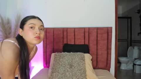 sophiacolliins online show from September 20, 12:03 pm