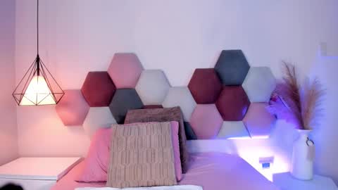 sophiacolliins online show from September 11, 12:44 am