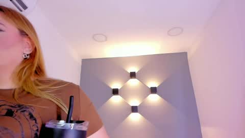 Snapshot of sophiarossee chatting on January 28, 12:11 pm Sofi online show from January 28, 12:11 pm