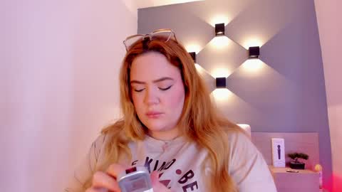 Snapshot of sophiarossee chatting on January 27, 12:26 pm Sofi online show from January 27, 12:26 pm