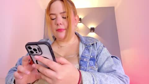 Snapshot of sophiarossee chatting on January 22, 11:23 am Sofi online show from January 22, 11:23 am