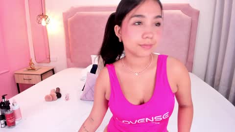Snapshot of sophiawhite__ chatting on February 3, 1:19 pm SOPHIA online show from February 3, 1:19 pm
