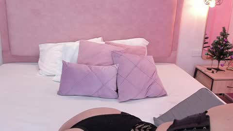 Snapshot of sophiawhite__ chatting on December 11, 2:00 pm SOPHIA online show from December 11, 2:00 pm