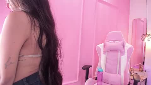 Snapshot of sophiawhite__ chatting on February 21, 1:22 pm SOPHIA online show from February 21, 1:22 pm