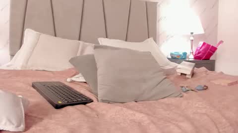 Snapshot of sophie_beaumont chatting on September 16, 9:45 pm SOPHIE online show from September 16, 9:45 pm