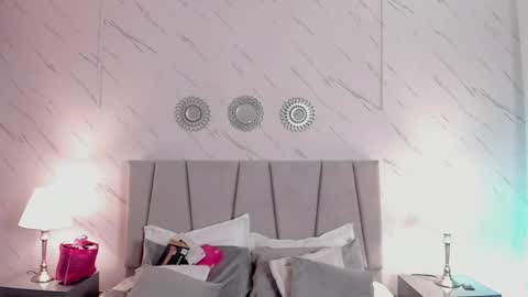 Snapshot of sophie_beaumont chatting on October 7, 8:02 pm SOPHIE online show from October 7, 8:02 pm