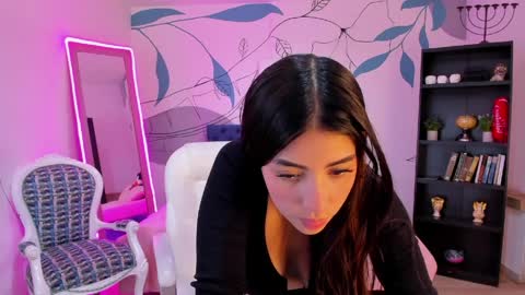 sophie_gracee online show from April 6, 3:17 am