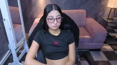 sophie_jones_b online show from May 21, 1:09 pm