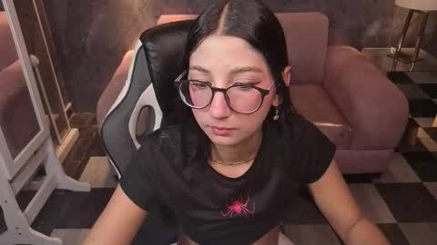 sophie_jones_b online show from March 11, 12:52 pm