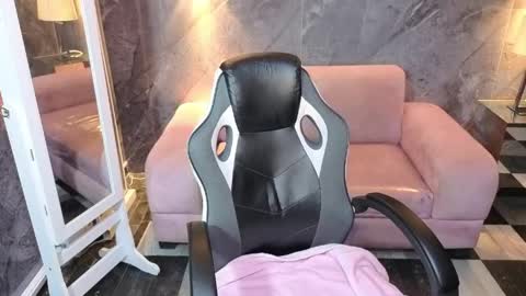 sophie_jones_b online show from May 12, 12:56 pm