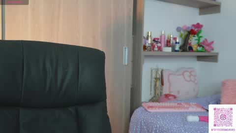 Sophie or Sof online show from May 7, 10:24 pm
