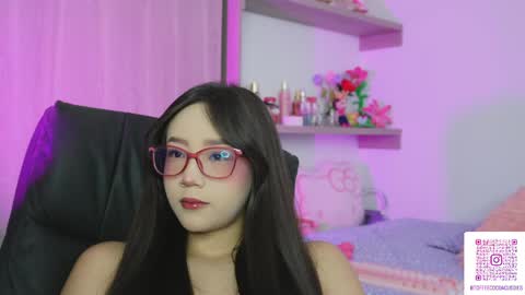 Sophie or Sof online show from May 16, 8:52 pm
