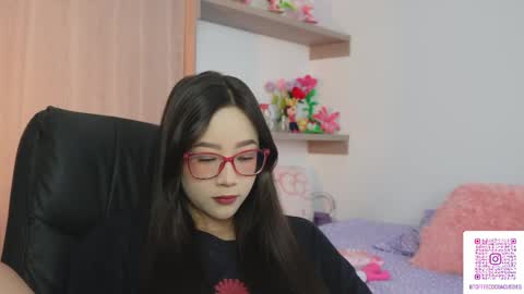 Sophie or Sof online show from May 18, 7:53 pm