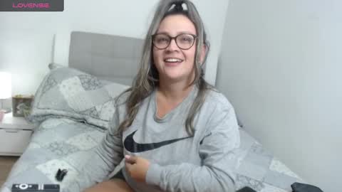 Snapshot of sophie_lopez1 chatting on February 14, 3:43 am Sofa online show from February 14, 3:43 am