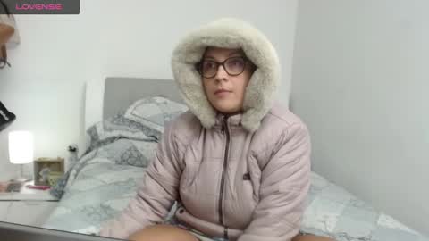 Snapshot of sophie_lopez1 chatting on February 13, 4:22 am Sofa online show from February 13, 4:22 am