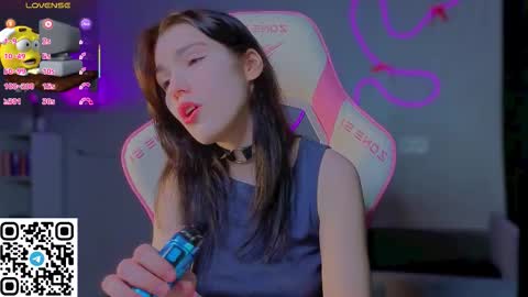 sophie_nomenal_ online show from February 25, 7:45 pm