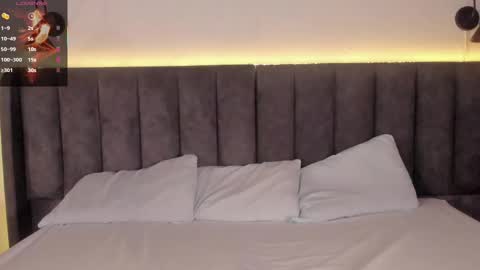 Snapshot of sophie_smith19 chatting on October 4, 3:16 pm sophie_smith19 online show from October 4, 3:16 pm