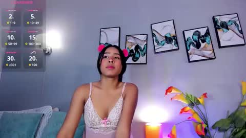 sophie_w1 online show from December 20, 12:42 pm