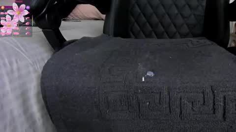 sophiebaker__ online show from December 5, 3:39 am