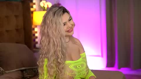 Sophie online show from May 7, 6:28 am