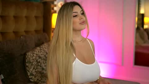 Sophie online show from November 15, 7:31 am