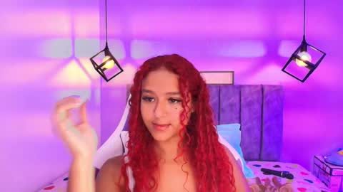 Snapshot of sophiee_velvet chatting on October 3, 4:23 pm online show from October 3, 4:23 pm