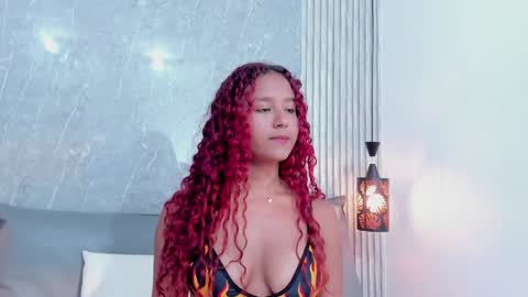 Snapshot of sophiee_velvet chatting on December 19, 8:34 pm online show from December 19, 8:34 pm