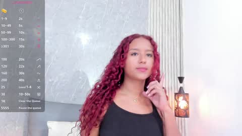 Snapshot of sophiee_velvet chatting on January 2, 7:40 pm online show from January 2, 7:40 pm