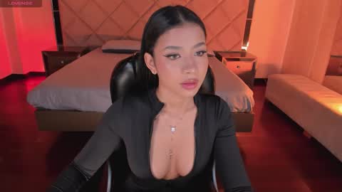 Sophie Houston online show from March 8, 3:54 am