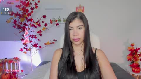 Sophie Hunt online show from December 5, 9:39 pm