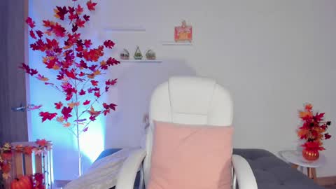 Sophie Hunt online show from February 10, 12:08 am