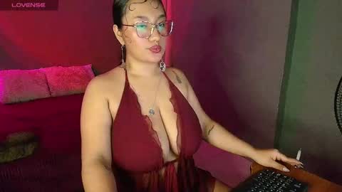 sophiejuicy_ online show from December 23, 6:39 am