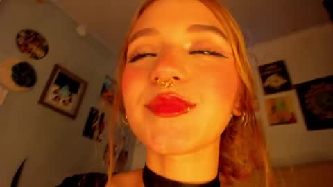 Sophie online show from March 31, 4:01 am