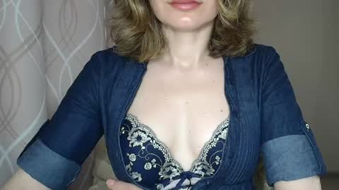 Sophiemisss online show from May 8, 9:23 am