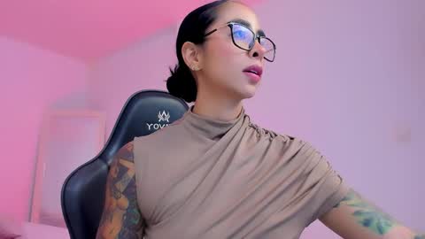 sophierooy online show from May 3, 1:09 am