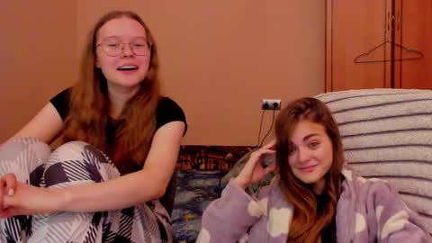 Sophie and my bestie Mandy    online show from November 10, 2:45 pm