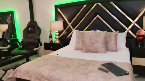 SophieWinslow online show from November 4, 2:55 pm