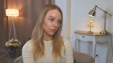 Anna online show from March 26, 1:24 pm