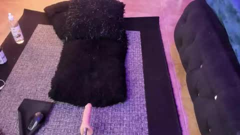      online show from October 11, 4:39 am