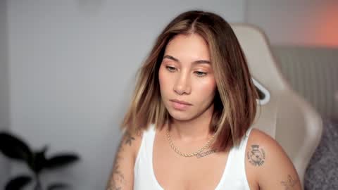 Snapshot of soytulu_ chatting on December 2, 10:21 pm brisa s online show from December 2, 10:21 pm