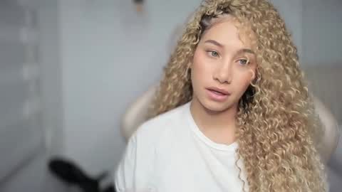 Snapshot of soytulu_ chatting on February 9, 2:29 pm brisa s online show from February 9, 2:29 pm