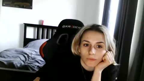 Spacegirl online show from December 25, 12:15 pm