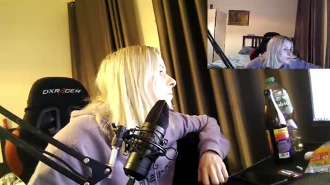 Spacegirl online show from December 24, 4:30 pm