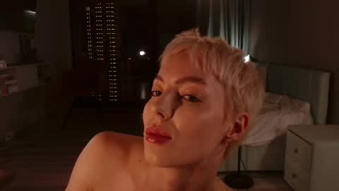 Elizabeth online show from April 3, 7:45 pm