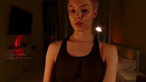 Elizabeth online show from October 27, 4:46 pm