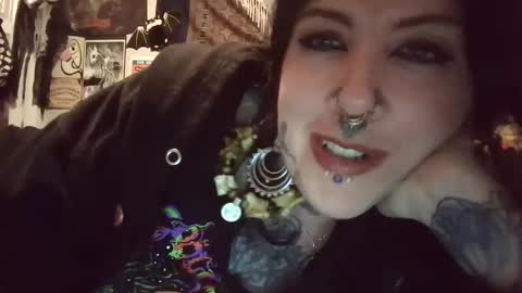 spirithalloqveen online show from October 11, 7:13 am