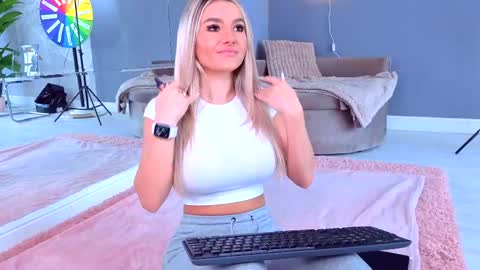 Anna online show from May 22, 11:41 am