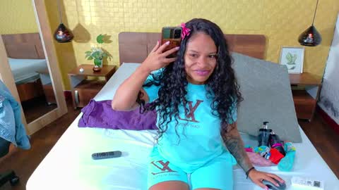 Snapshot of squirter_girl69 chatting on January 15, 3:33 am squirter_girl69 online show from January 15, 3:33 am