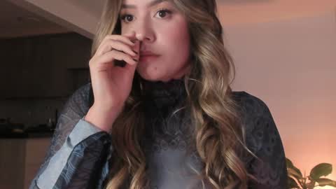 Snapshot of srta__sophie chatting on February 3, 11:47 pm Sophie 3 online show from February 3, 11:47 pm