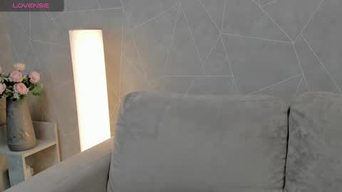 Stacey GMT5 Mo Tu We Th Fr Sa 3am -10am online show from December 13, 1:26 am